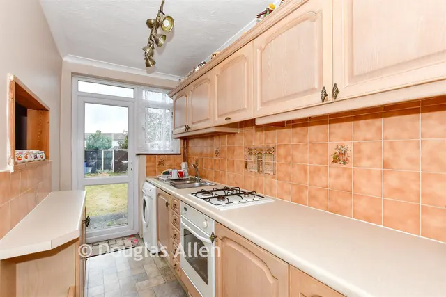 Upminster Road South, Rainham, RM13, photo 3