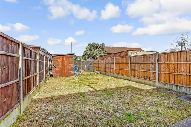 Upminster Road South, Rainham, RM13, photo 2