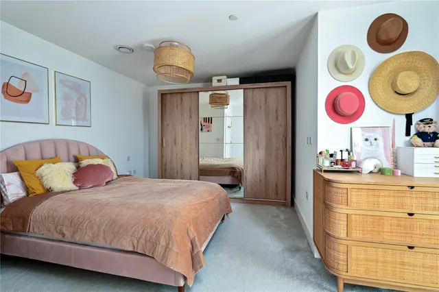 Fairfield Avenue, Staines, TW18, photo 2