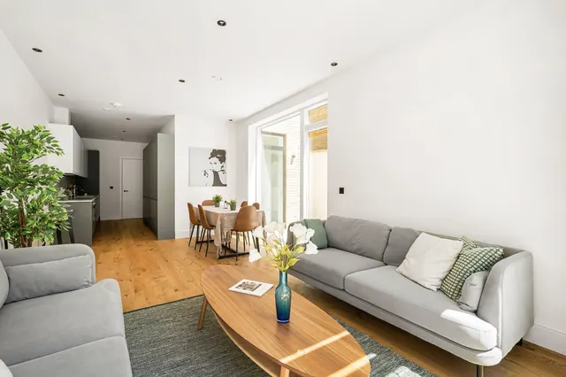 Rosemont Road, London, W3, photo 1