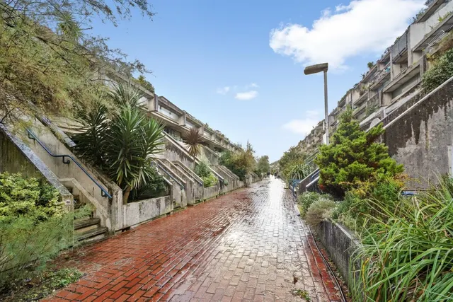 Rowley Way, London, photo 1