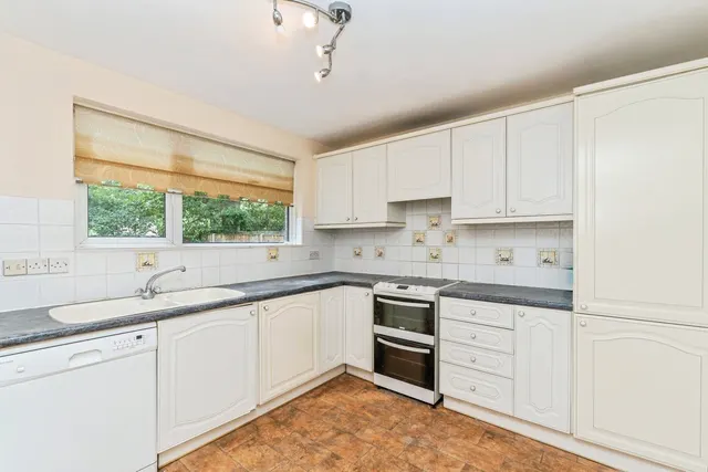 Heatherview Close, North Baddesley, SO52, photo 3