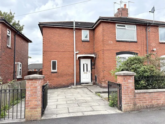 Birch Avenue, Hollins, OL8, photo 1