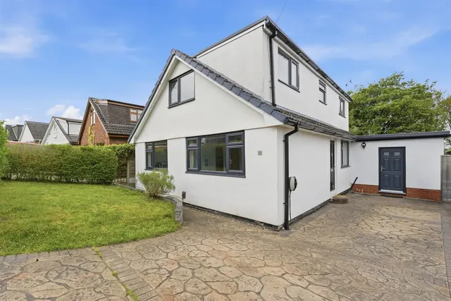 Cedarway, Bollington, photo 1
