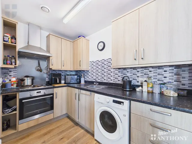 Photo 3 — Chappell Close, Aylesbury, HP19 9QA