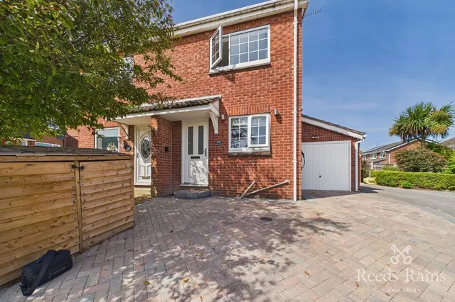 Yarwell Drive, Maltby, Rotherham, S66, photo 1