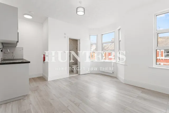 Mora Road, London, NW2, photo 1