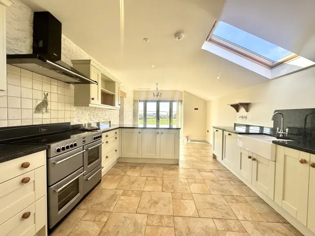 Butlas court, Plympton, PL7, photo 2
