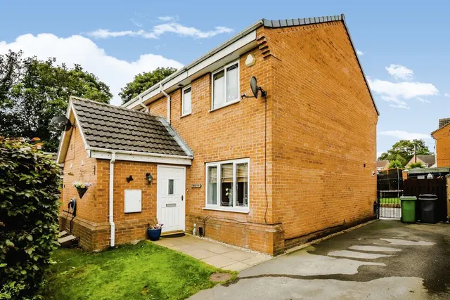 Westfield Court, Dalton, Huddersfield, West Yorkshire, HD5, photo 1