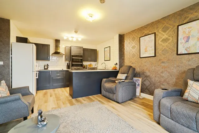 Chapman Road, Thornbury, BRADFORD, photo 1