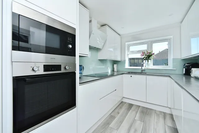 Friars Avenue, Peacehaven, BN10, photo 2