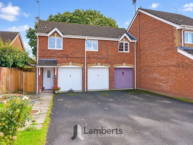 Devonport Close, Redditch, photo 1