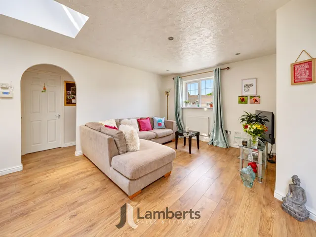 Devonport Close, Redditch, photo 3