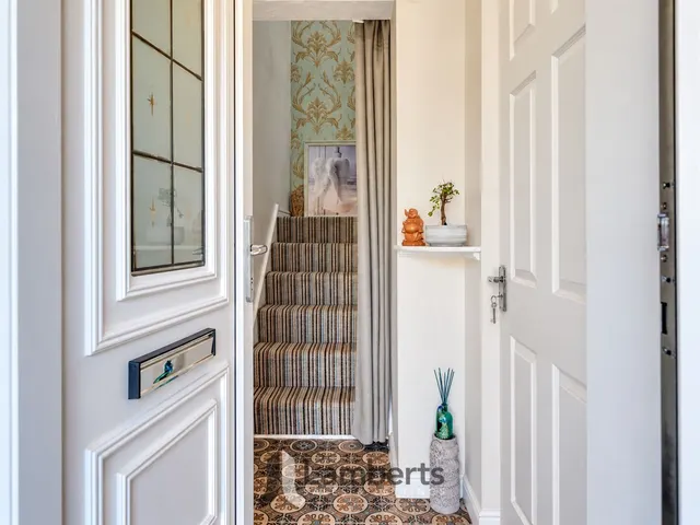 Devonport Close, Redditch, photo 2