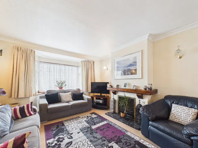 Feltham, Middlesex, photo 2