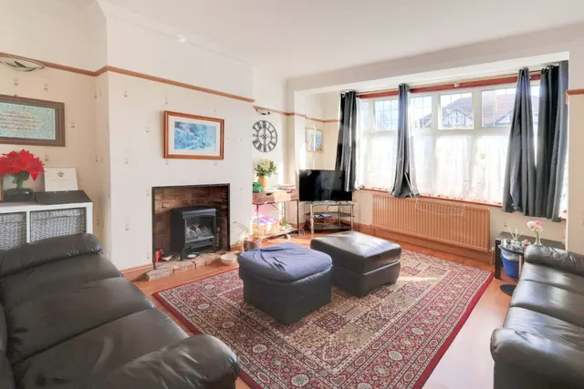 Photo 2 — Midholm Road, Croydon, Croydon, CR0 8AN