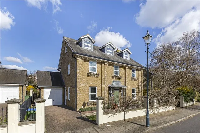 Devereux Lane, Barnes, SW13, photo 1