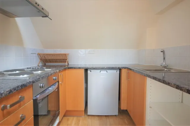 Chiswick High Road, W4, photo 2