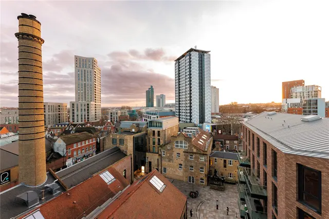 Bellwether Lane, London, SW18, photo 1