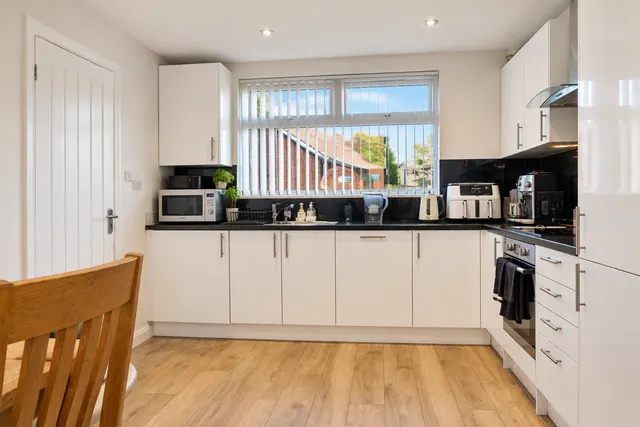 Kimbolton Close, SE12, photo 2