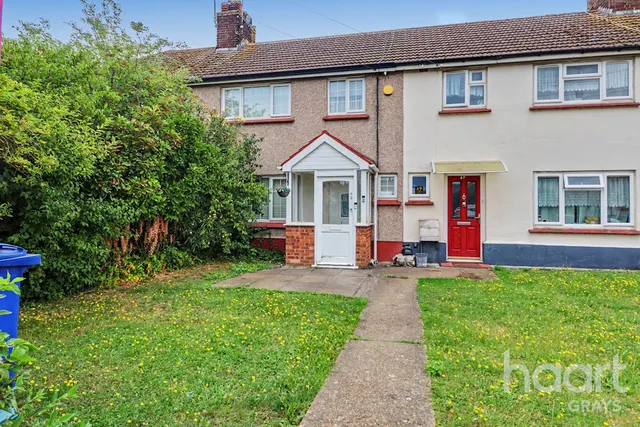 Kelvin Road, RM18, photo 1