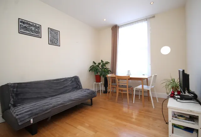Seven Sisters Road, Islington, N7, photo 1