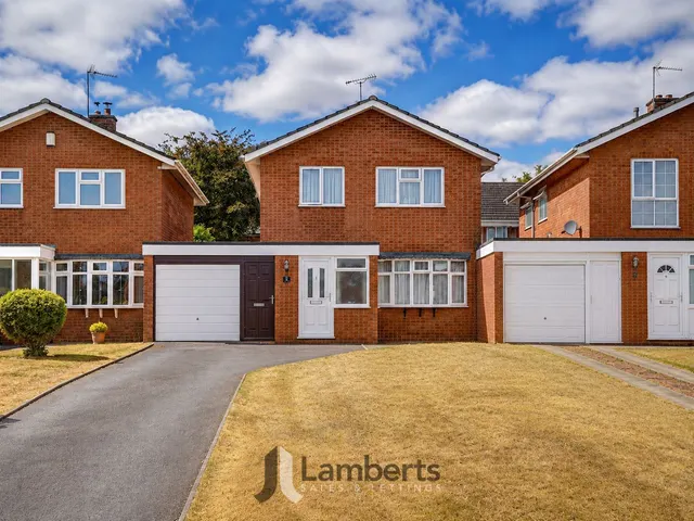 8 Albury Road, Studley, photo 1