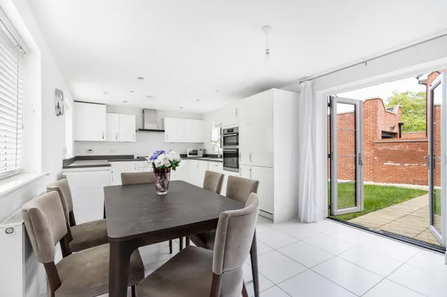 Doolittle Avenue, High Wycombe, HP11, photo 2