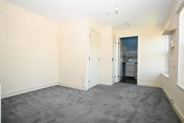 Westdeane Court, Basingstoke, photo 3