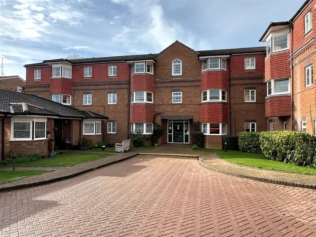 Westdeane Court, Basingstoke, photo 1