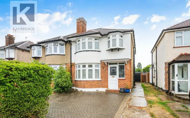 Willow Way, Epsom, KT19, photo 1