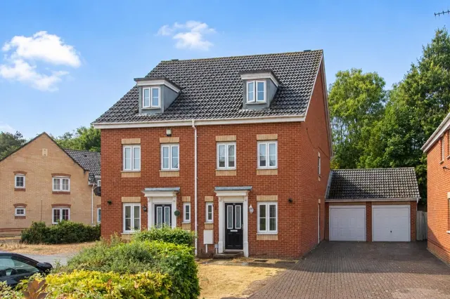 Abbots Way, Kettering, photo 1