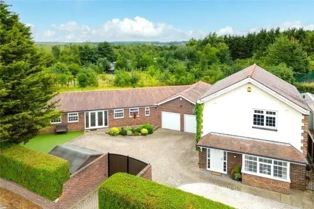 Doncaster Road, WAKEFIELD, West Yorkshire, WF4, photo 1