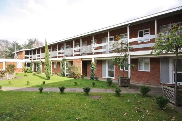 Cross Lanes, Guildford, GU1, photo 1