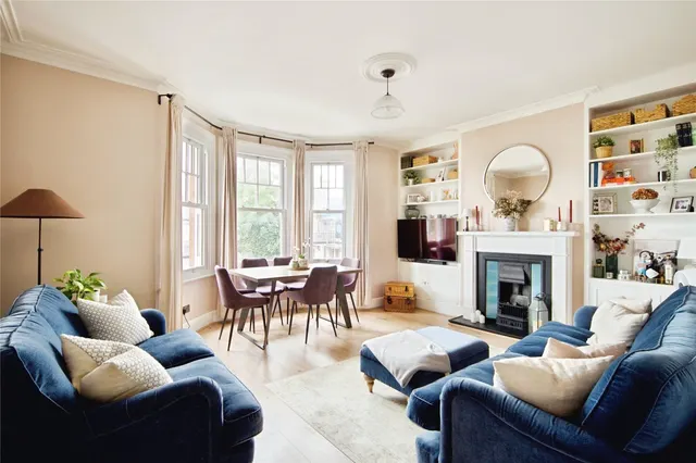 Photo 3 — Totteridge Lane, London, N20