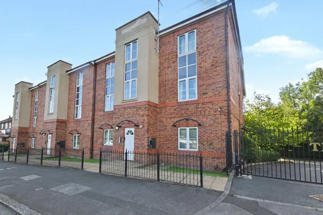 Stanningley Road, Armley, LS12, photo 1