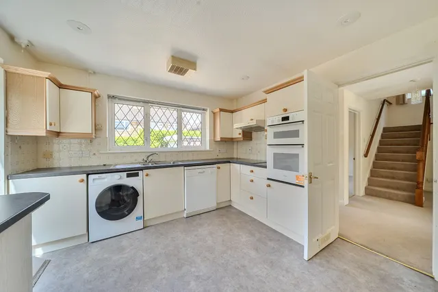 Browns Lane, Storrington, RH20, photo 2