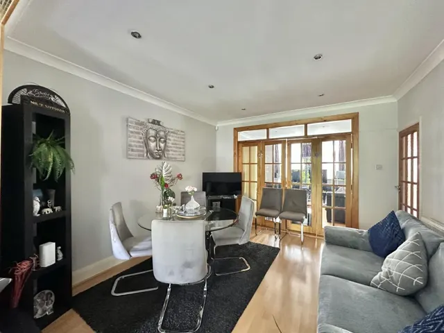 Stirling Road, Hayes, UB3, photo 3