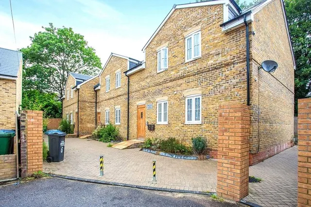 St. Albans Road, Watford, Hertfordshire, WD17, photo 1