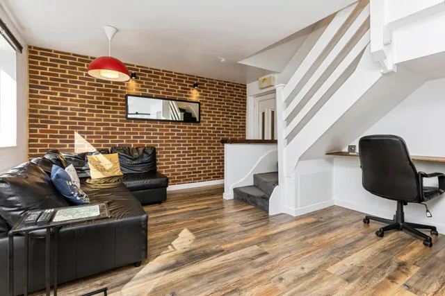 Brooklands Road, Crawley, RH11, photo 3