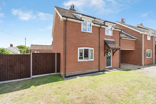 The Street, Bintree, NR20, photo 1