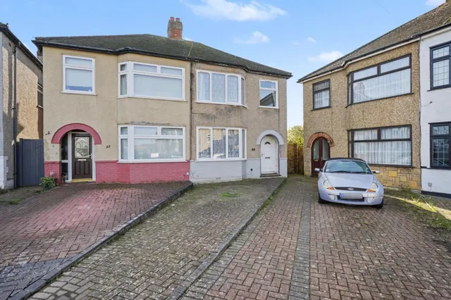 Paternoster Close, Waltham Abbey, photo 1