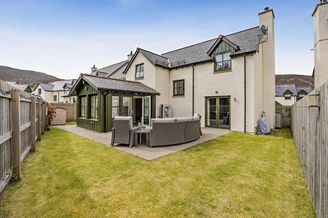 Canmore Road, Braemar, Ballater, Aberdeenshire, AB35 5XG, photo 1