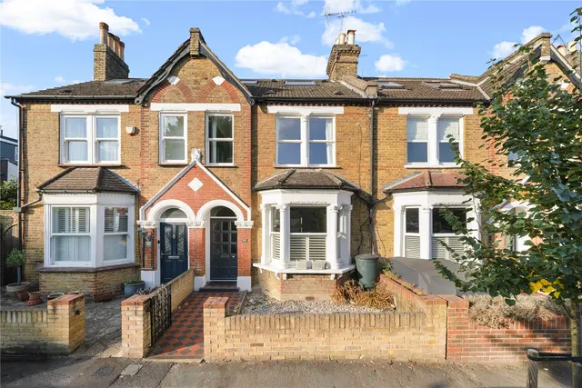 Connaught Road, Teddington, TW11 0PX, photo 1