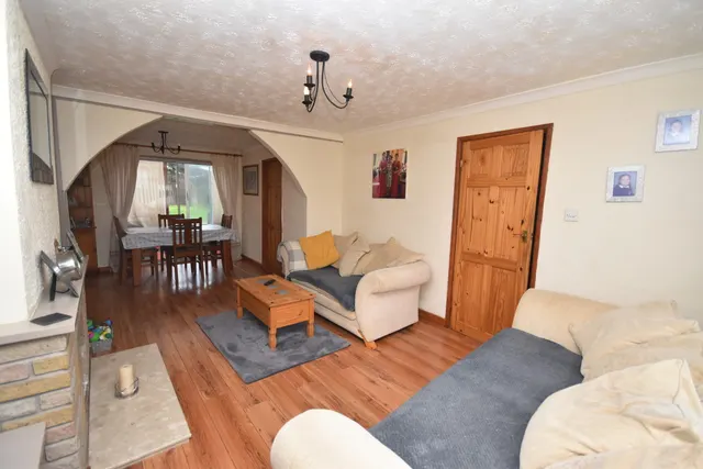 Hampton Crescent, Nomans Heath, photo 3