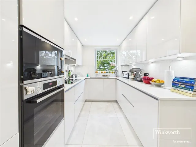 Finchley Lane, London, NW4, photo 3