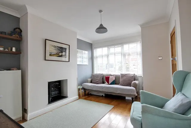 Photo 3 — Brockenhurst Avenue, Cottingham