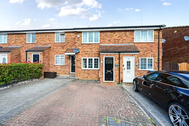 Cherrytree Close, Owlsmoor, GU47, photo 1