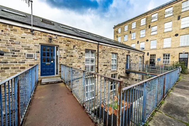 Wharf Street, Sowerby Bridge, HX6, photo 1