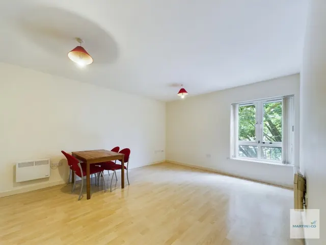 Russell Road, NG7, photo 2